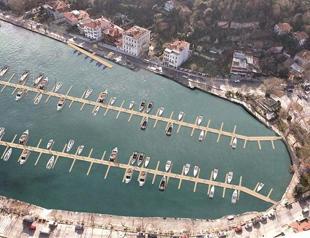 Istanbul bay welcomes floating piers for yachts