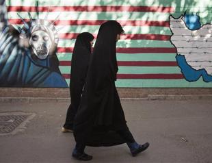 Iranian girls beat up cleric after he warns them to cover up