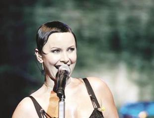 Cemi Topuzlu hosts Şebnem Ferah concert