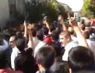 Angry mob attacks BDP building in Turkeys east