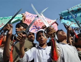 Pakistan government rejects filmmaker bounty