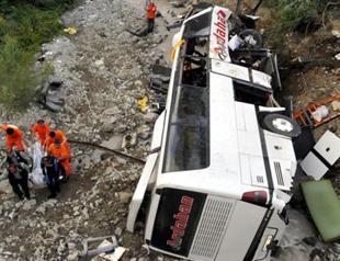 Bus accident injures 35, including 12 soldiers in Turkey