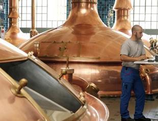 Drinks giant Diageo logs rising annual profits