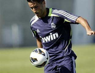 Turkish star signs on to Arsenal