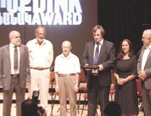İsmail Beşikçi receives Dink Award