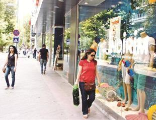 Shopping centers hurt both shopkeepers and each other