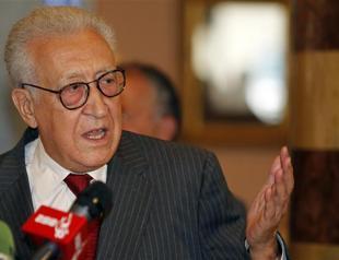UN Syria envoy Brahimi visits Syrian refugees in Turkey