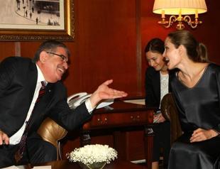 Jolie denies rumors of hepatitis C virus