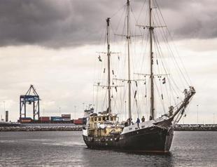 Israeli navy pledges to stop Gaza-bound ship