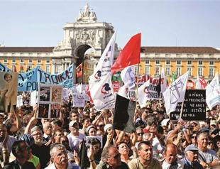 Portuguese protesters fail to barrier further tax hike plans