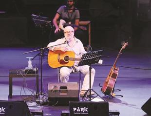 Bülent Ortaçgil to meet with his fans