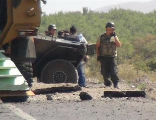 Military convoy escapes bomb attack in eastern Turkey