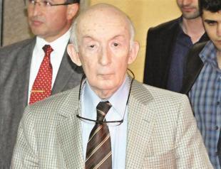 Ex-intel chiefs asked to testify in coup case