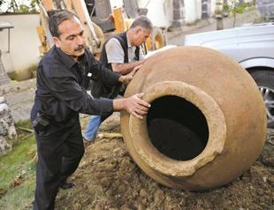 Ancient pot found in melon farm