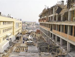 Collapse at construction site kills 2, injures 1