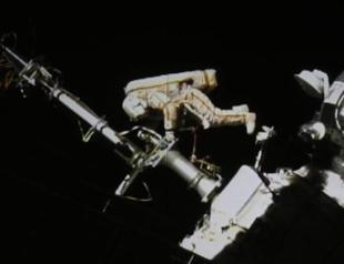 Space station to move to avoid debris