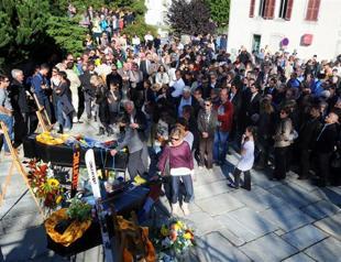 Hundreds march against violence after double murder in France