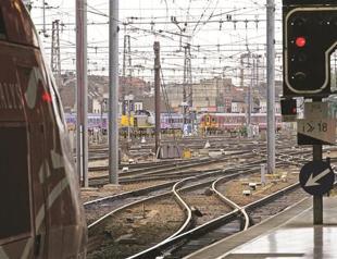 Britain ditches rail franchise agreement