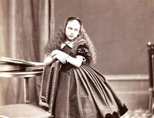 Istanbul Modern sheds light on portrait history