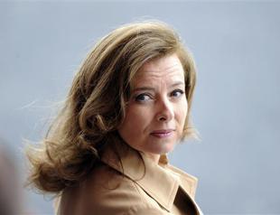 French politician sues over claim he was first ladys lover