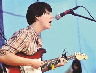 Sharon Van Etten sings in Istanbul