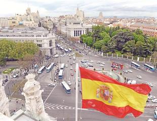 S&P cuts Spain’s credit rating to lowest investment grade