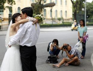 Ministry describes ‘happy’ wedding night in new booklet