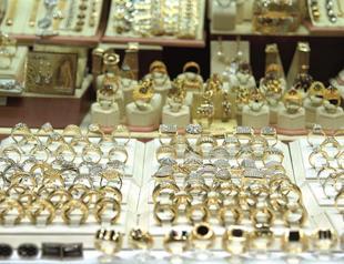 Iran buys Turkish gold via UAE, economists say