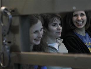 Moscow court adjourns Pussy Riot appeal to October 10