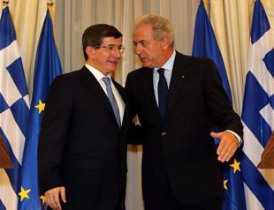 Turkey supports democratic demands in Arab world: foreign minister