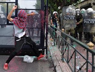 We dont deserve that: German press slams Greek protests