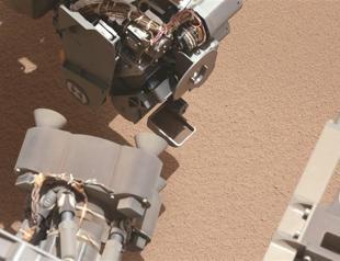 Small bright object from Curiosity