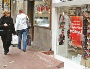 Consumers wary as confidence declines