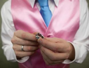 LGBT couple to officially pursue heterosexual marriage