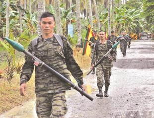 Philippines and Muslim rebels agree on landmark peace deal