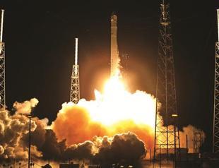 SpaceX Dragon capsule launched to space station