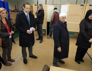 Belgium votes as Flemish nationalists seek breakthrough