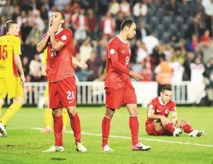 Injured Gökhan Gönül cut out of national squad