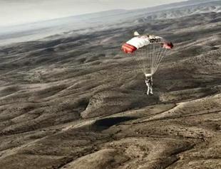 Skydiver lands on Earth after stratosphere jump