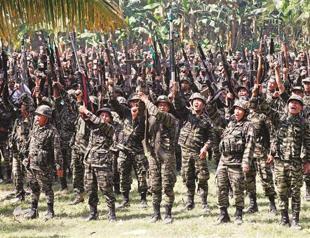 Philippines, Muslim rebels sign landmark peace deal