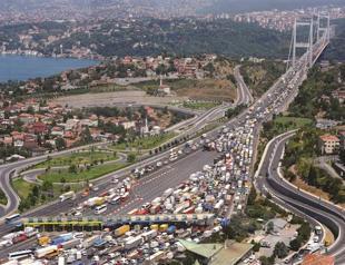 Traffic jam blocks Istanbul highways
