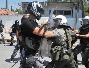 Greek police probe neo-Nazi party attacks on immigrants