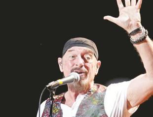 Jethro Tull takes the stage at Küçükçiftlik Park