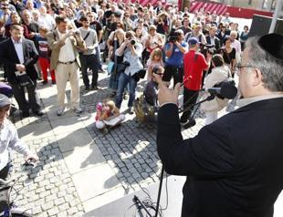 Jews, Muslims stage circumcision march in Germany