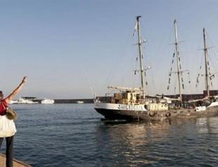Israel navy boards Gaza-bound activist ship: military