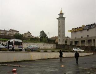 French far right activists occupy mosque building site