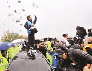 S Korea bans leaflet launch after threats