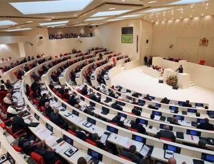 Defence minister quits Georgia amid prosecution fears