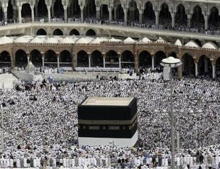 Pilgrims flock to Mecca