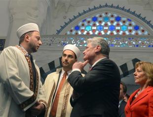 German president visits mosque in Berlin